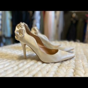 Badgley Mischka Satin pumps